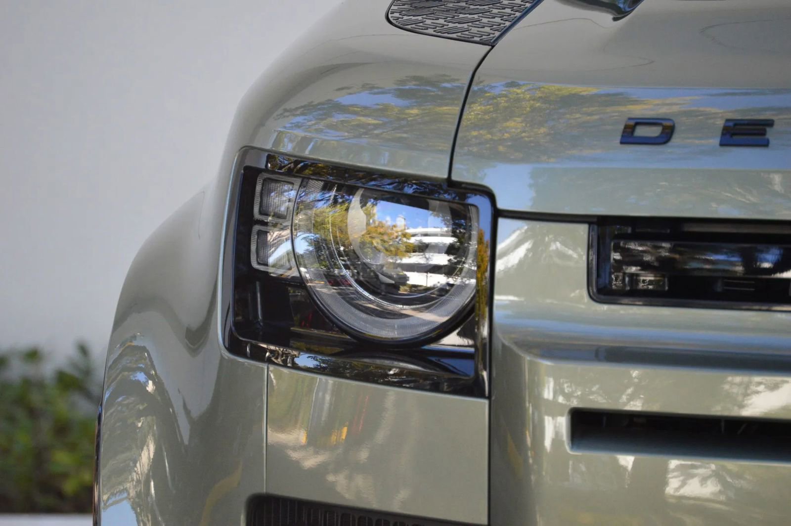 Used 2025 Land Rover Defender 110 X-Dynamic SE image 21