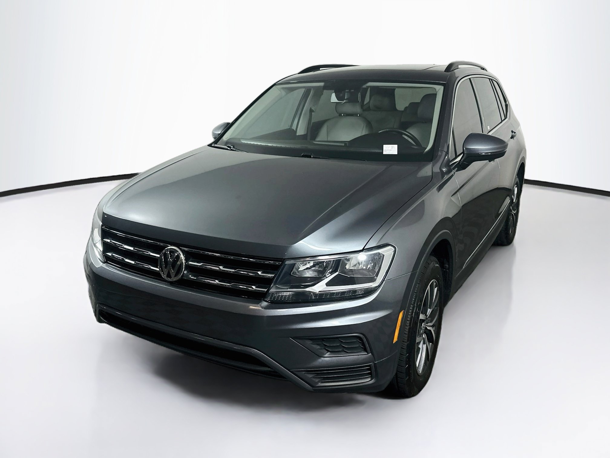 Used 2020 Volkswagen Tiguan SE w/ Panoramic Sunroof Package FWD image 3