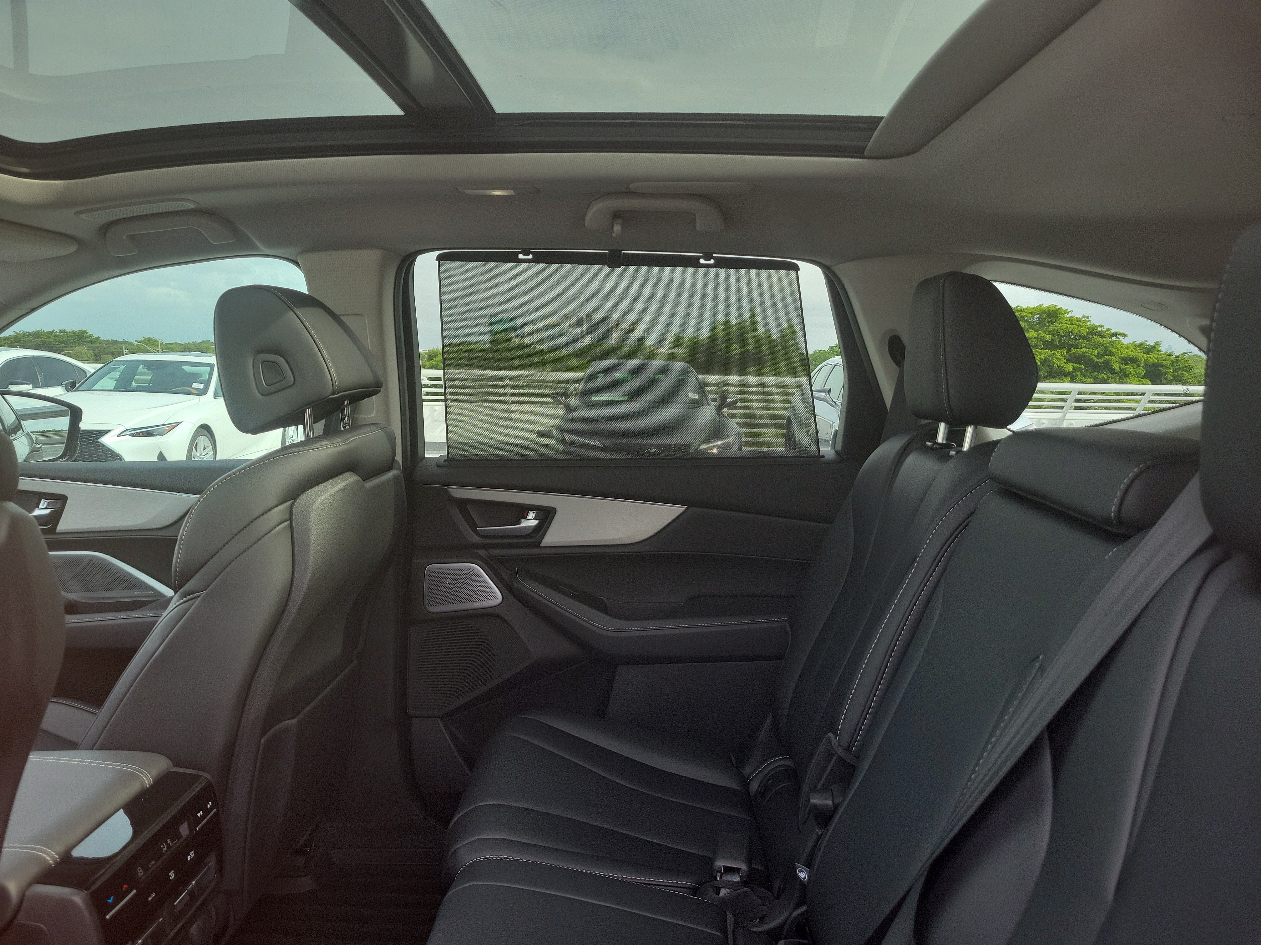 Used 2025 Acura MDX w/ Technology Package FWD image 13