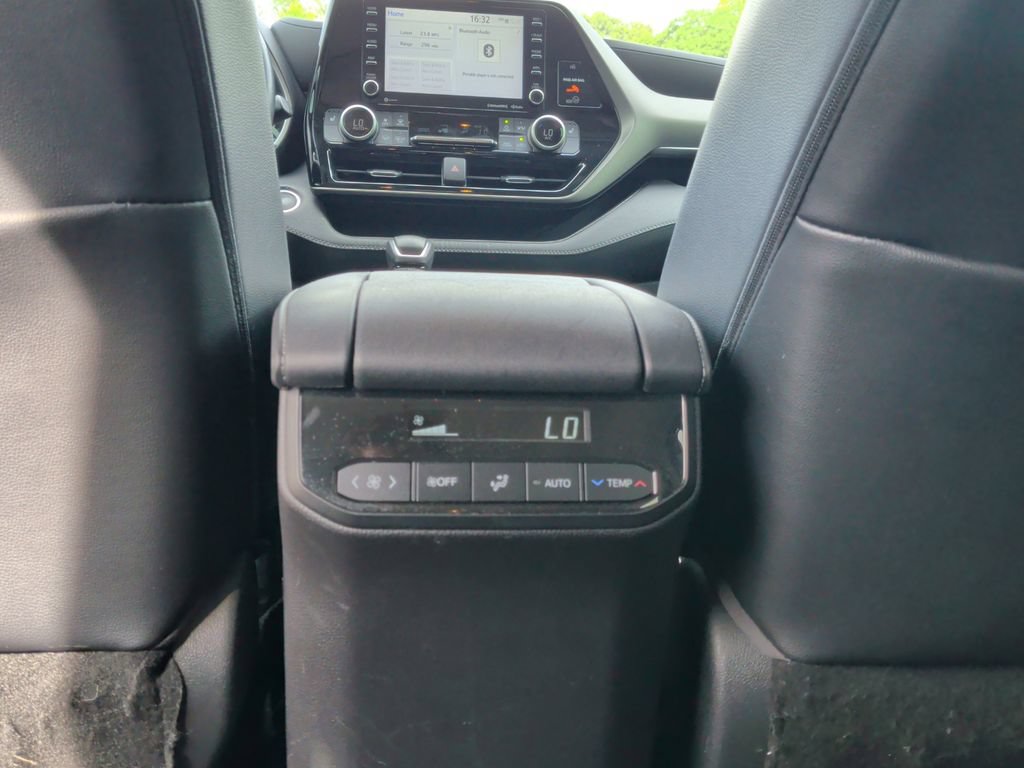 Used 2021 Toyota Highlander XLE FWD image 23