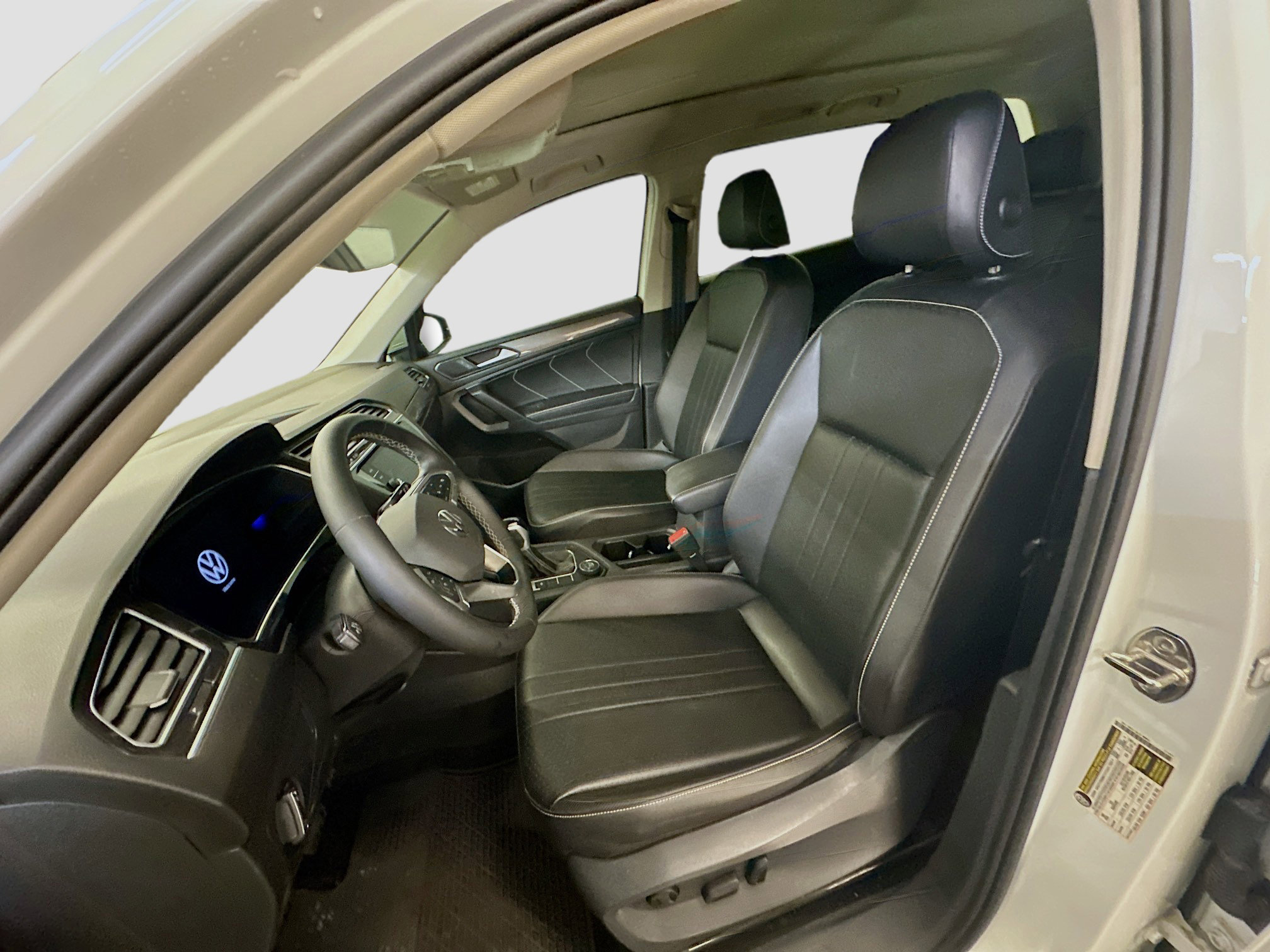 Used 2022 Volkswagen Tiguan SE image 13