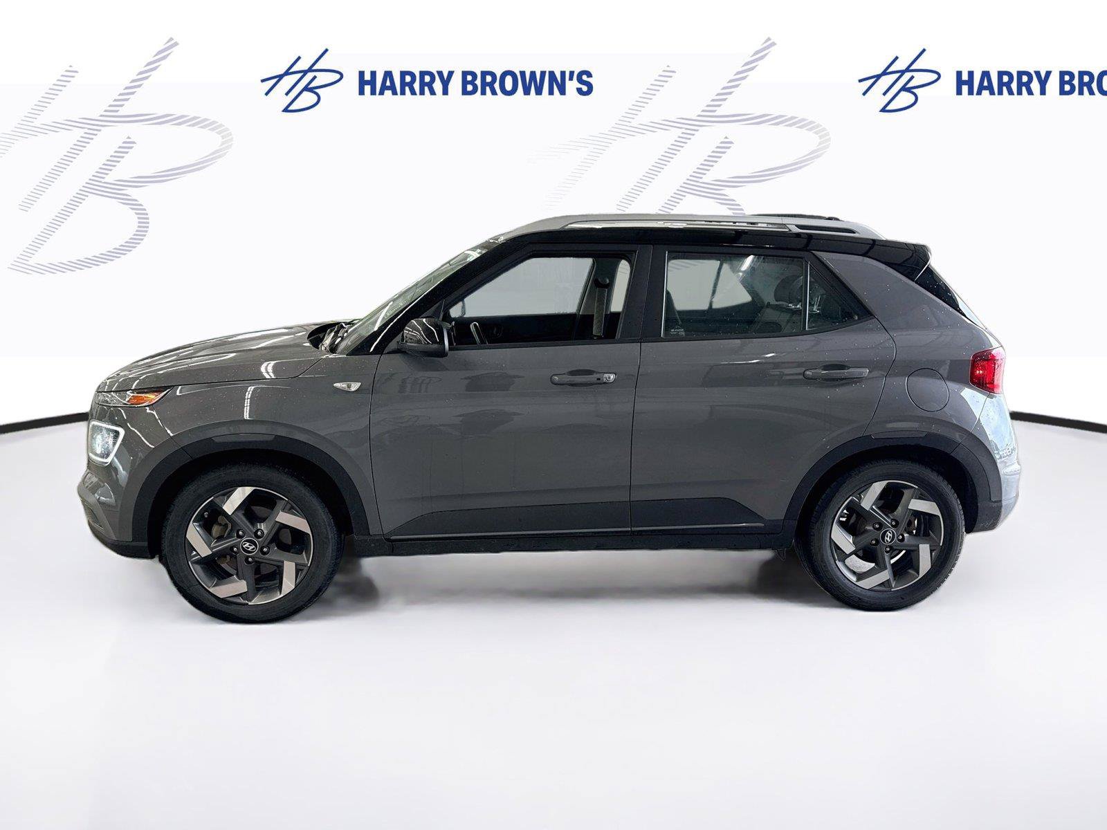 Used 2022 Hyundai Venue Limited w/ Cargo Package FWD image 8