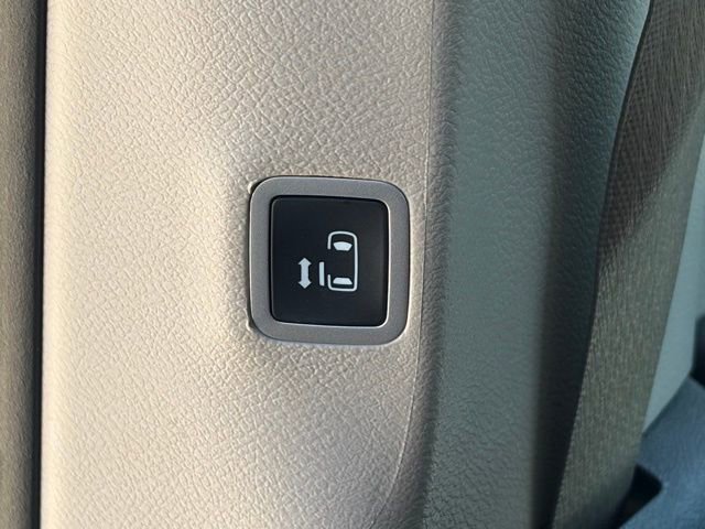 Certified 2024 Chrysler Pacifica Select image 24