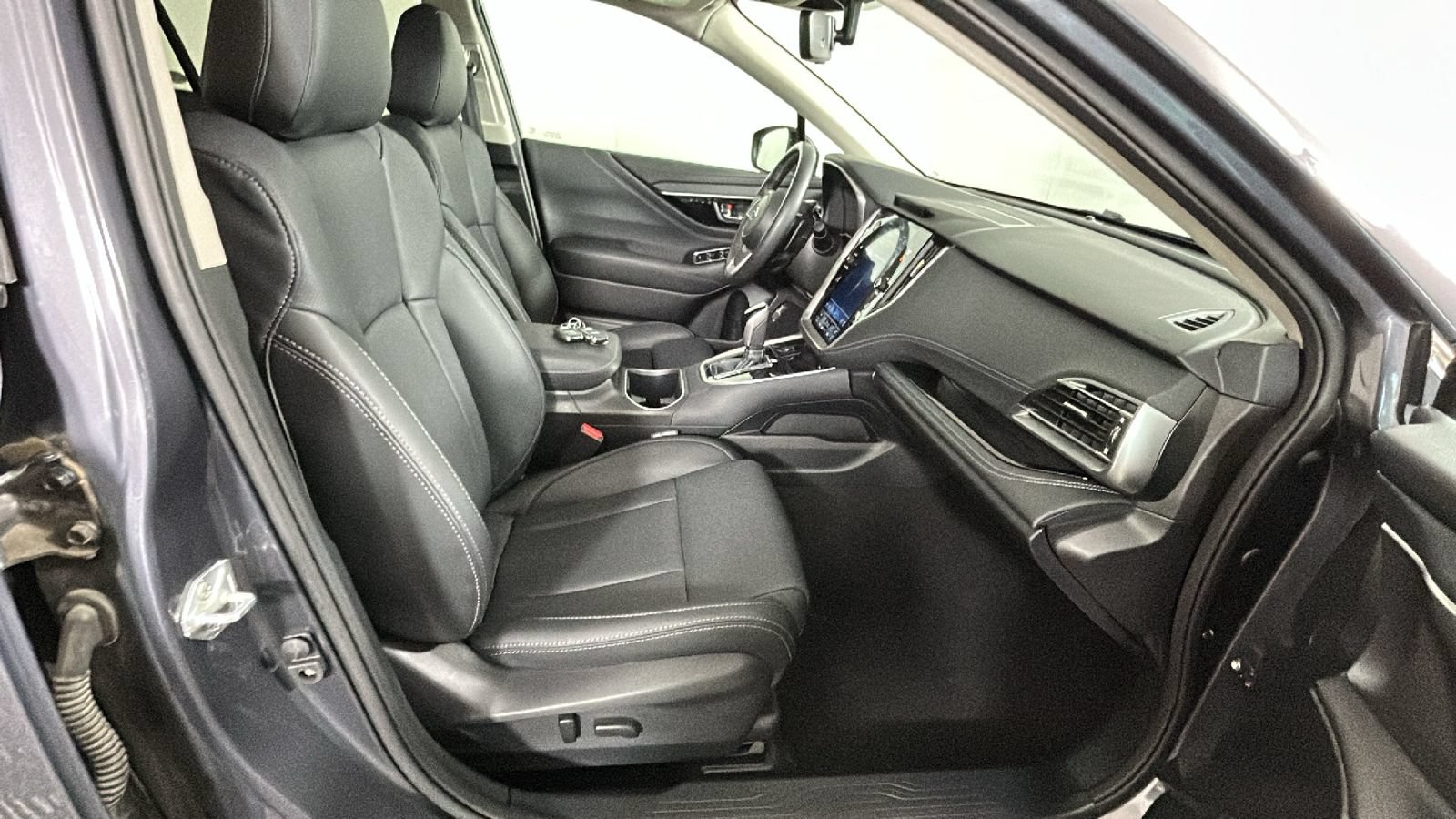 Used 2023 Subaru Outback Limited AWD/4WD image 35