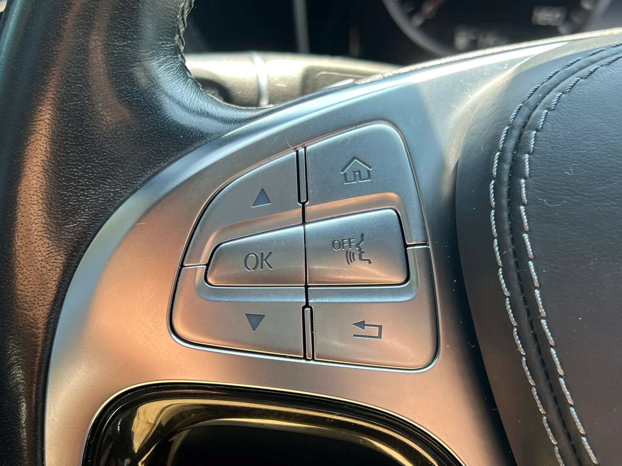 Used 2017 Mercedes-Benz S 550 4MATIC Sedan w/ Premium Package image 23