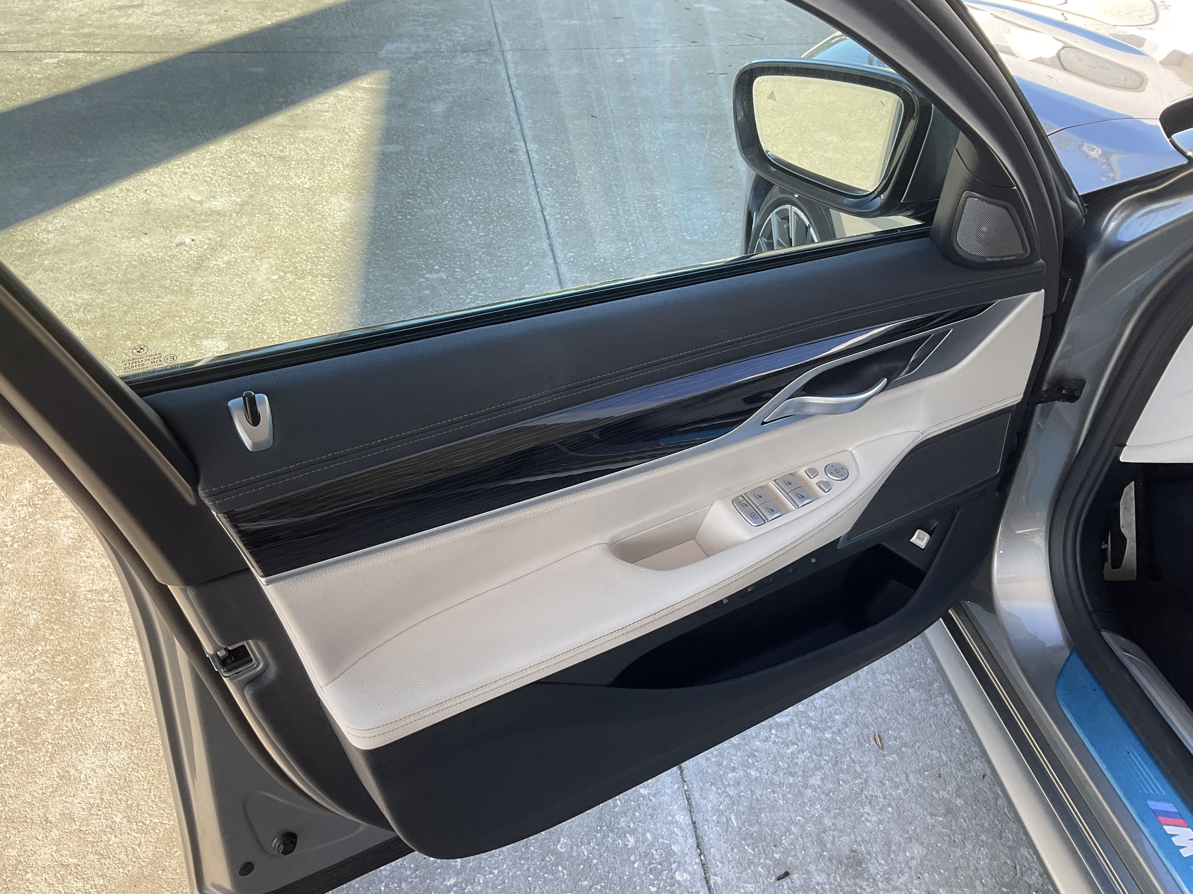 Used 2020 BMW 740i w/ M Sport Package RWD image 8