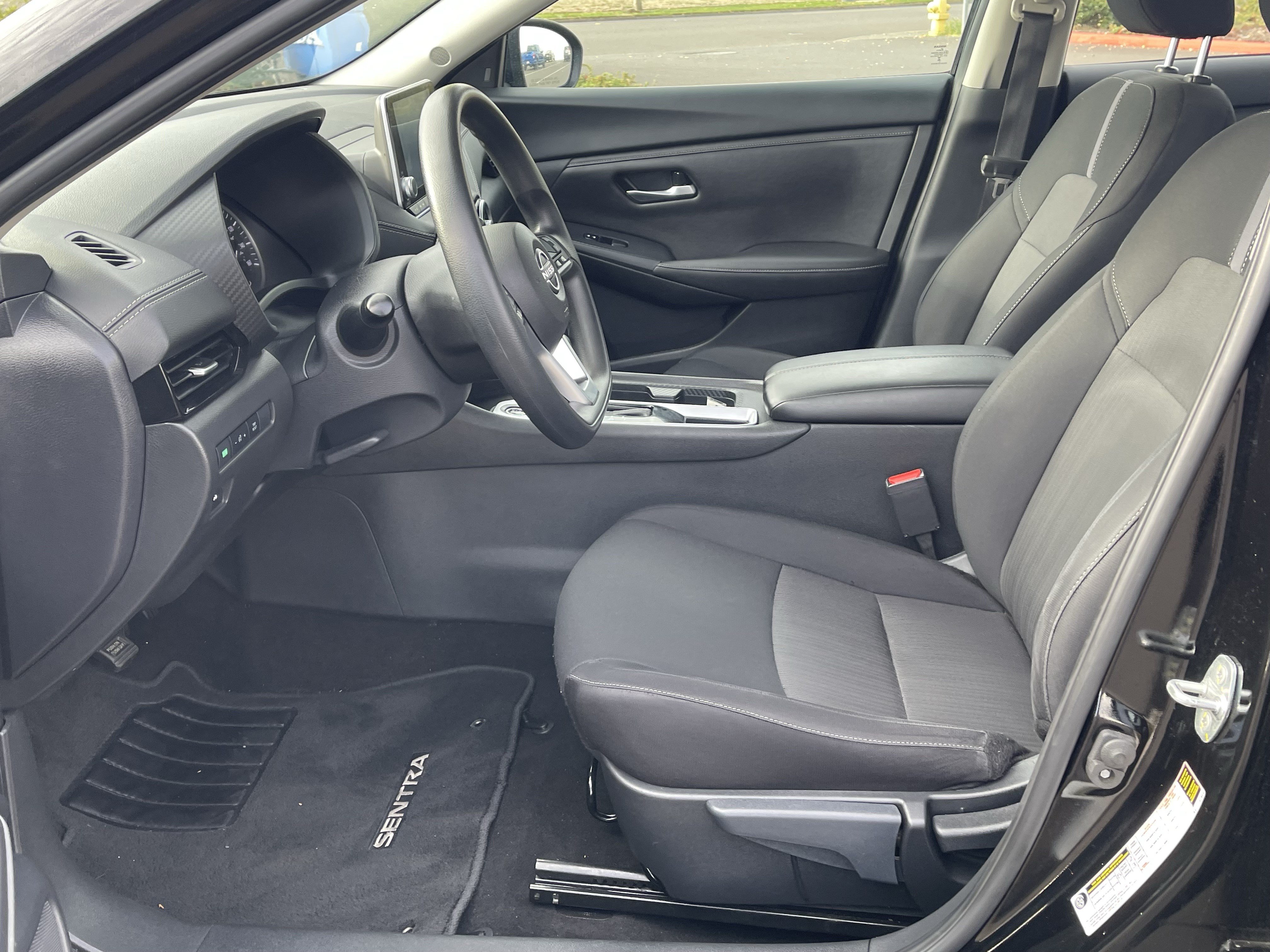 Used 2024 Nissan Sentra SV FWD image 11
