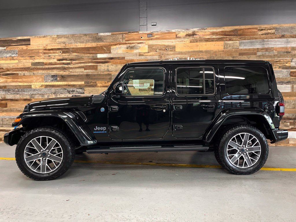 Used 2024 Jeep Wrangler High Altitude AWD/4WD image 21