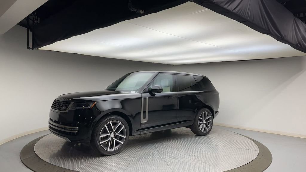 Certified 2025 Land Rover Range Rover Autobiography image 4