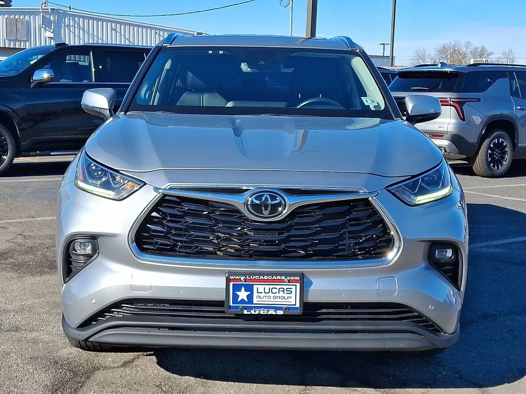 Used 2023 Toyota Highlander Limited image 4