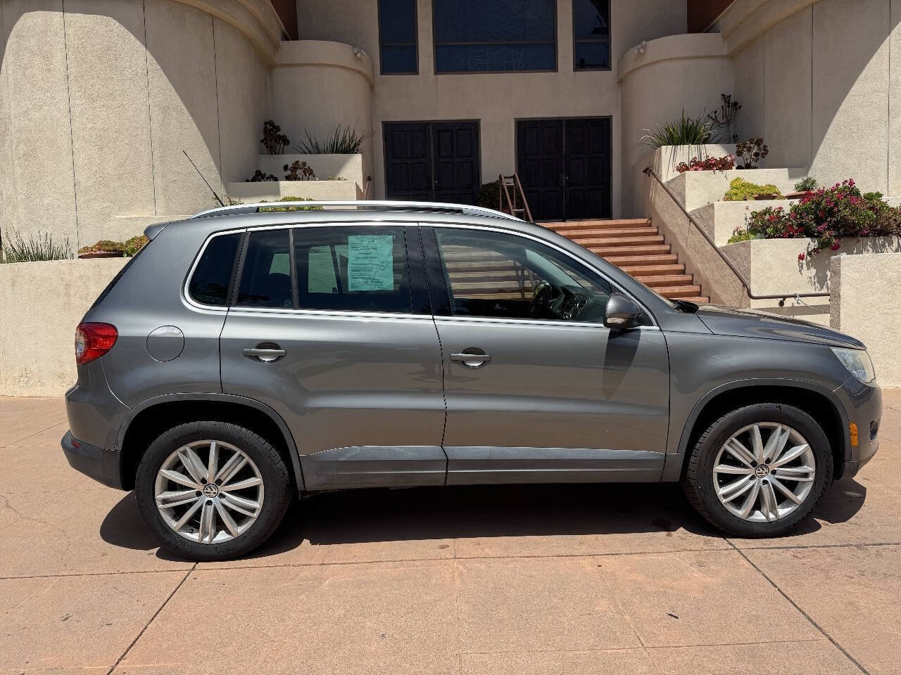 Used 2009 Volkswagen Tiguan S FWD image 8