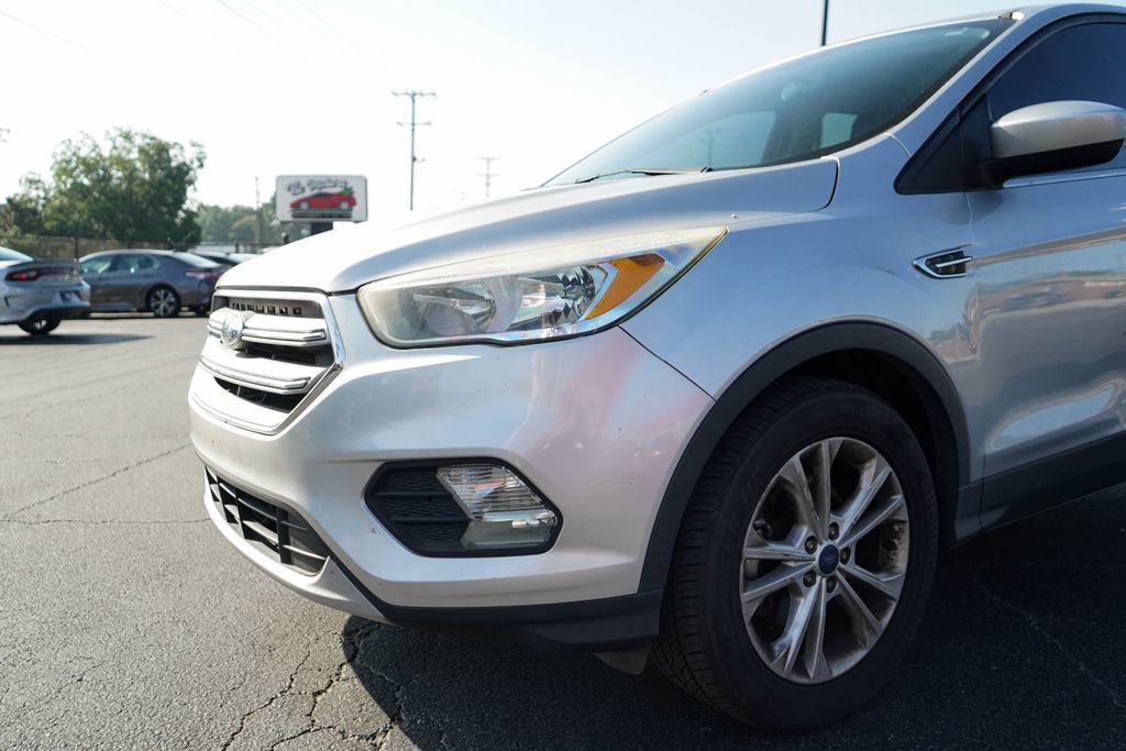 Used 2017 Ford Escape SE FWD image 17