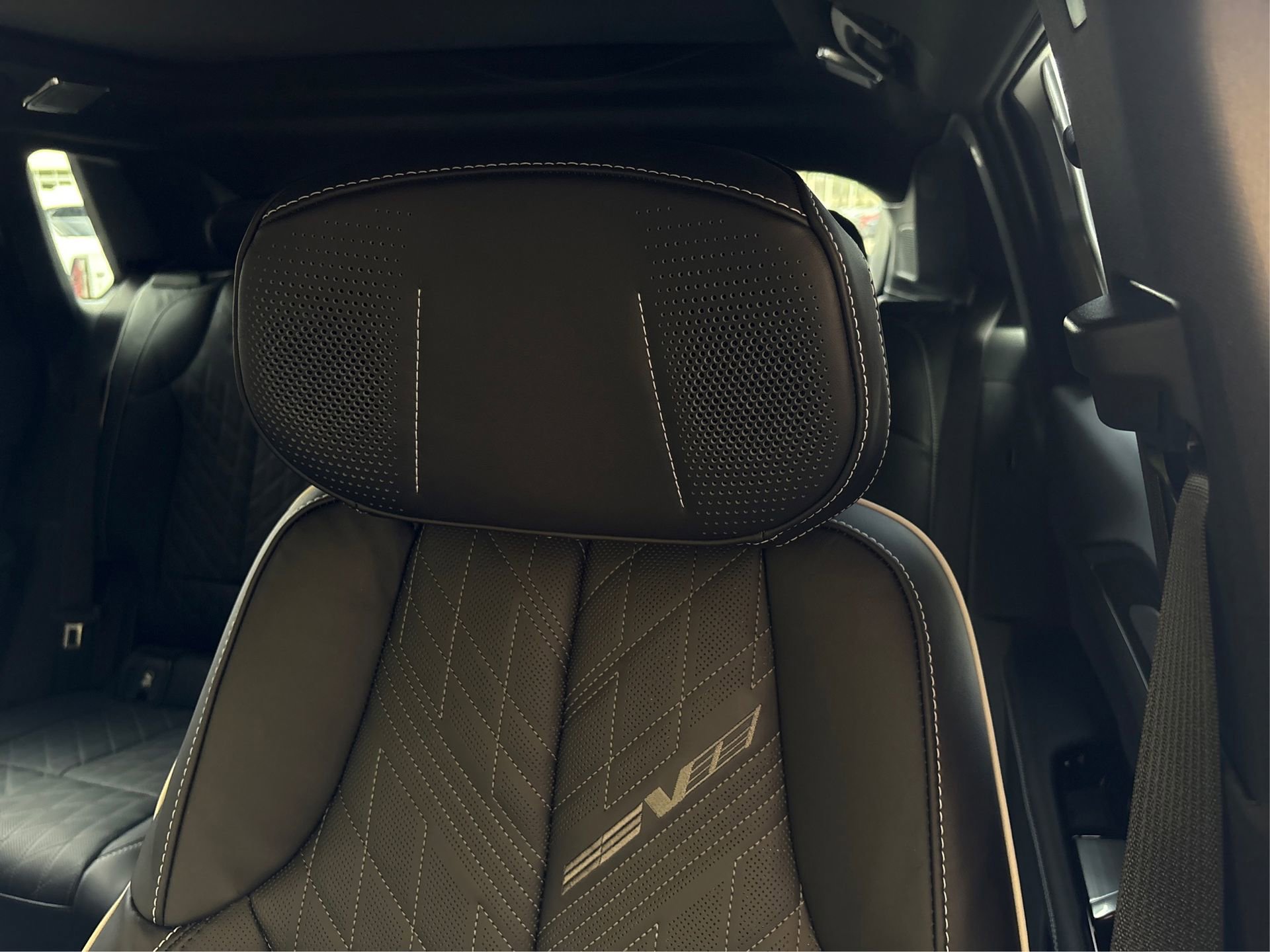 New 2026 Cadillac Lyriq V w/ Exterior Carbon Fiber Package image 31