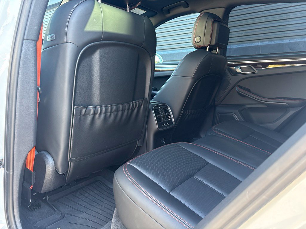Certified 2023 Porsche Macan S AWD/4WD image 18