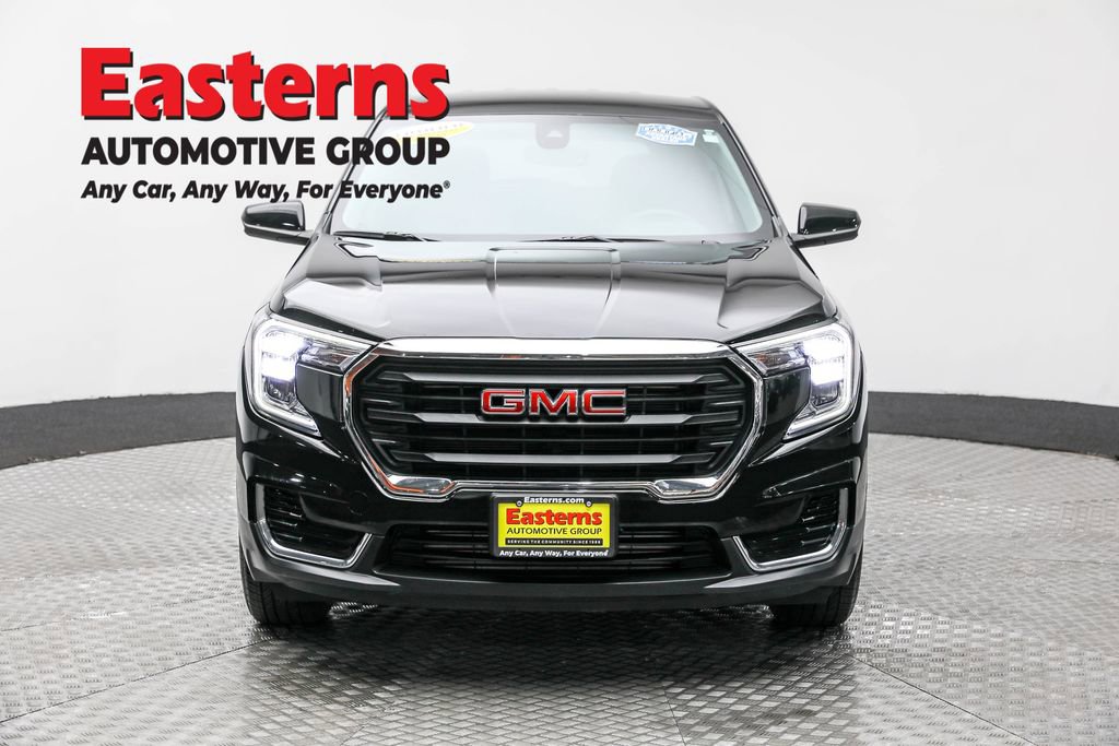 Used 2022 GMC Terrain SLE image 2