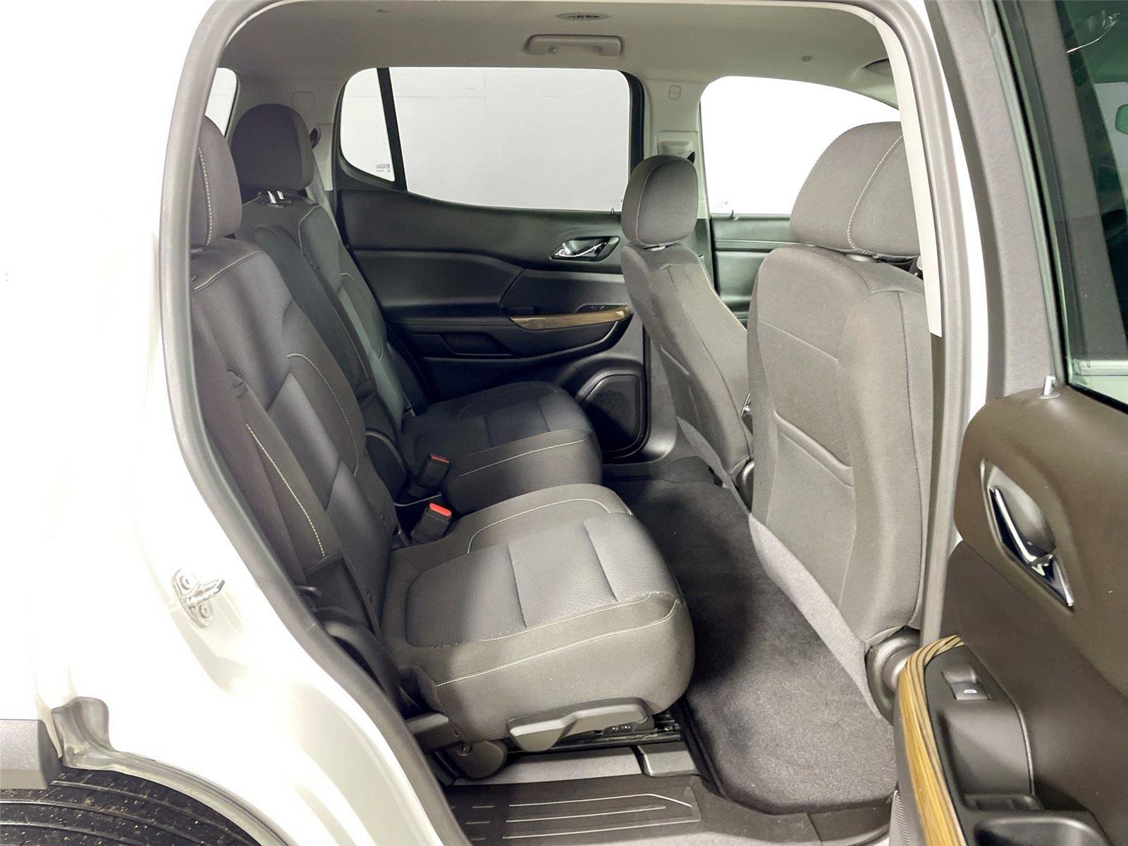 Used 2023 GMC Acadia SLE w/ Driver Convenience Package image 26