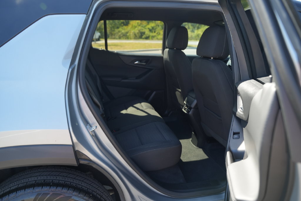 Used 2025 Chevrolet Equinox LT w/ Midnight Edition FWD image 23