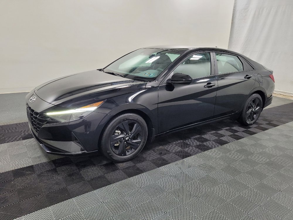 Used 2023 Hyundai Elantra SEL w/ Winter Weather Package FWD image 2
