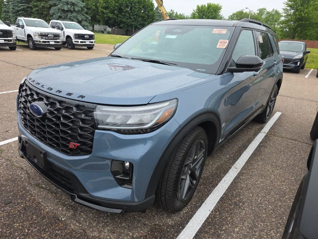 Used 2025 Ford Explorer ST AWD/4WD image 3