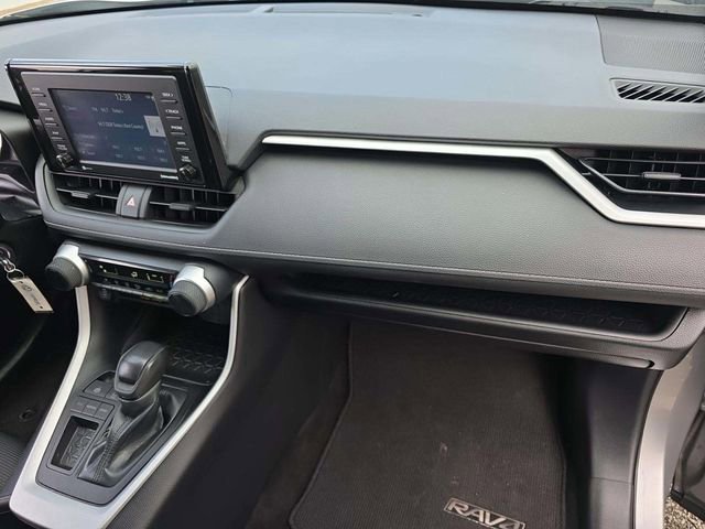 Used 2022 Toyota RAV4 LE image 7