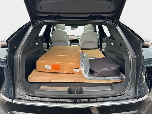 New 2027 Cadillac Lyriq Luxury w/ LPO, Floor Liner Package AWD/4WD image 5