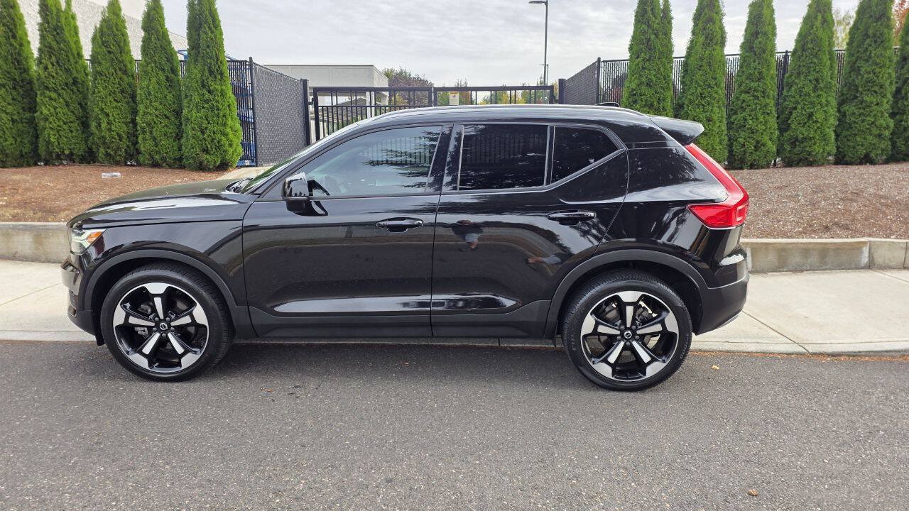 Used 2020 Volvo XC40 T5 Momentum w/ Protection Package Premier AWD/4WD image 8