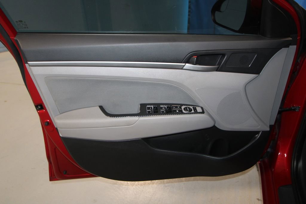 Used 2017 Hyundai Elantra SE image 5
