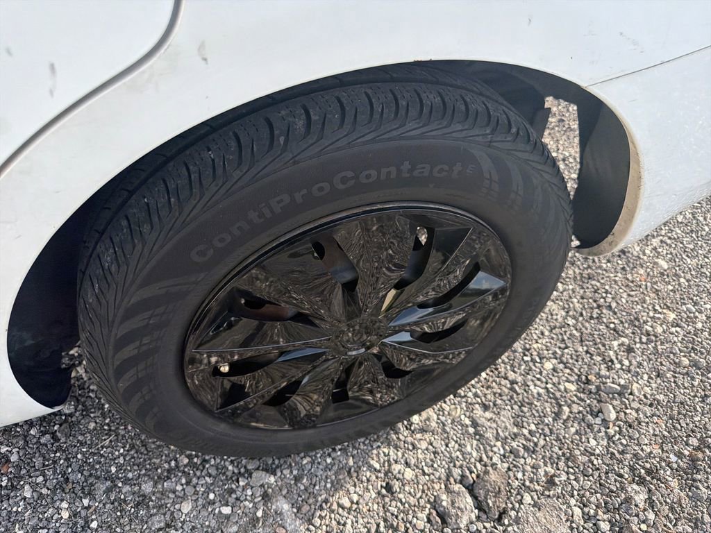 Used 2013 Nissan Versa SV FWD image 13