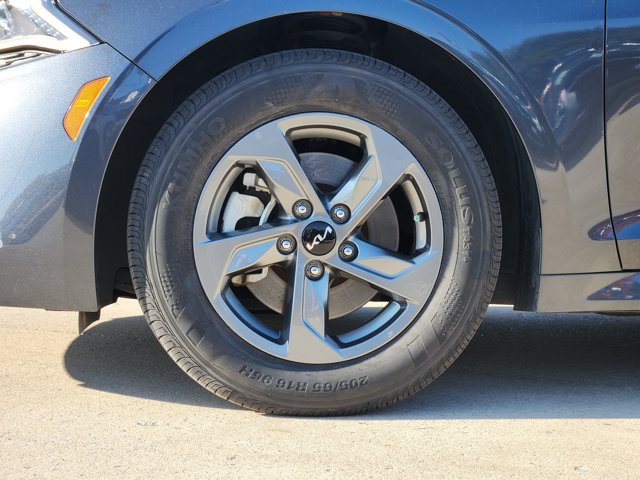 Used 2024 Kia K5 LXS image 11