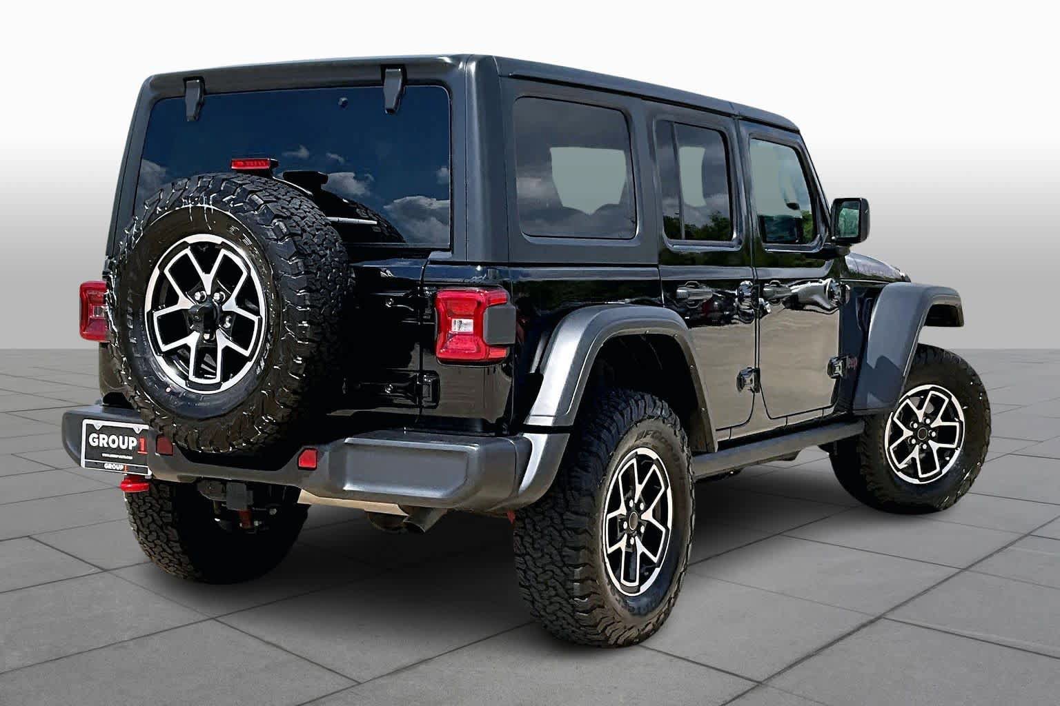 Used 2024 Jeep Wrangler Unlimited Rubicon w/ Convenience Group AWD/4WD image 13