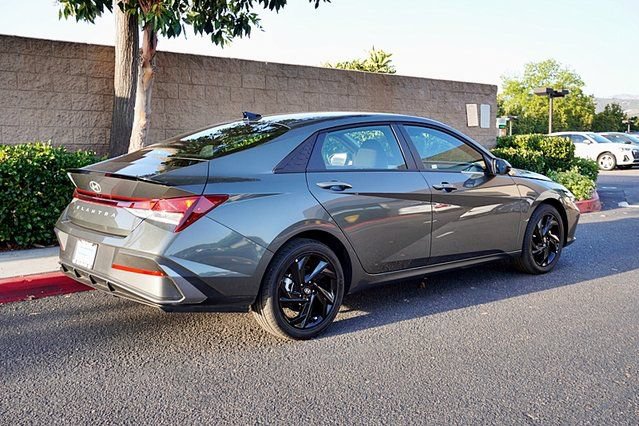 Certified 2026 Hyundai Elantra Sport FWD image 8
