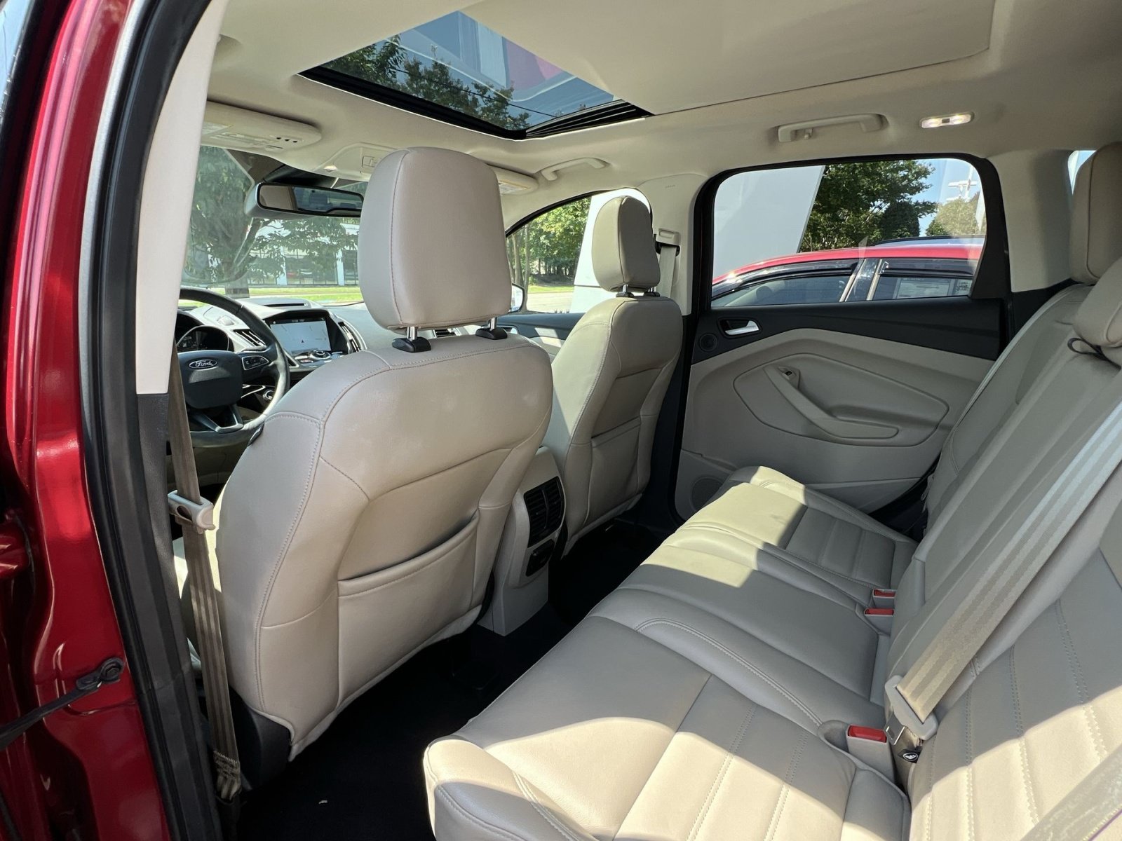 Used 2018 Ford Escape Titanium w/ Ford Safe & Smart Package AWD/4WD image 23