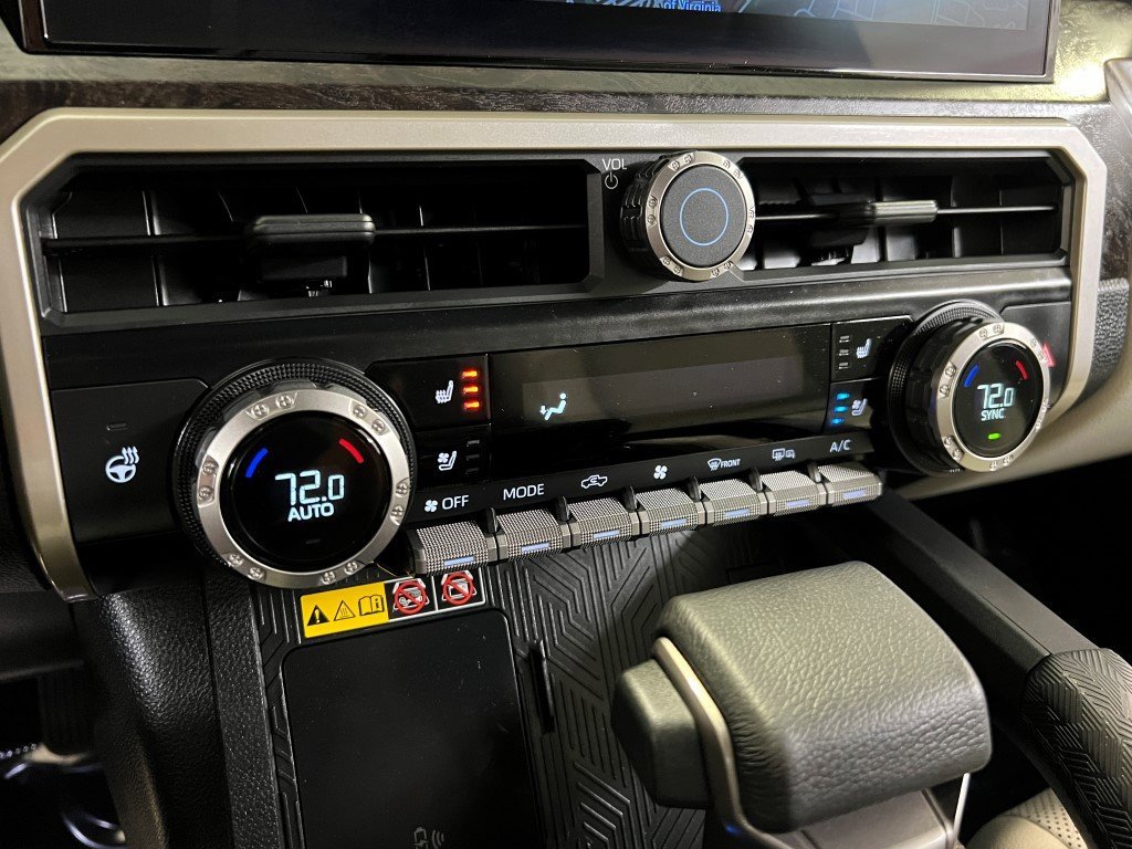 Used 2025 Toyota Tacoma Limited image 39