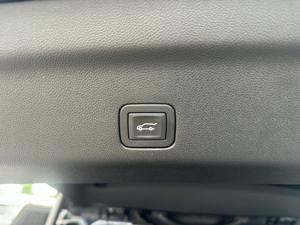 Used 2025 GMC Yukon AT4 Ultimate image 19