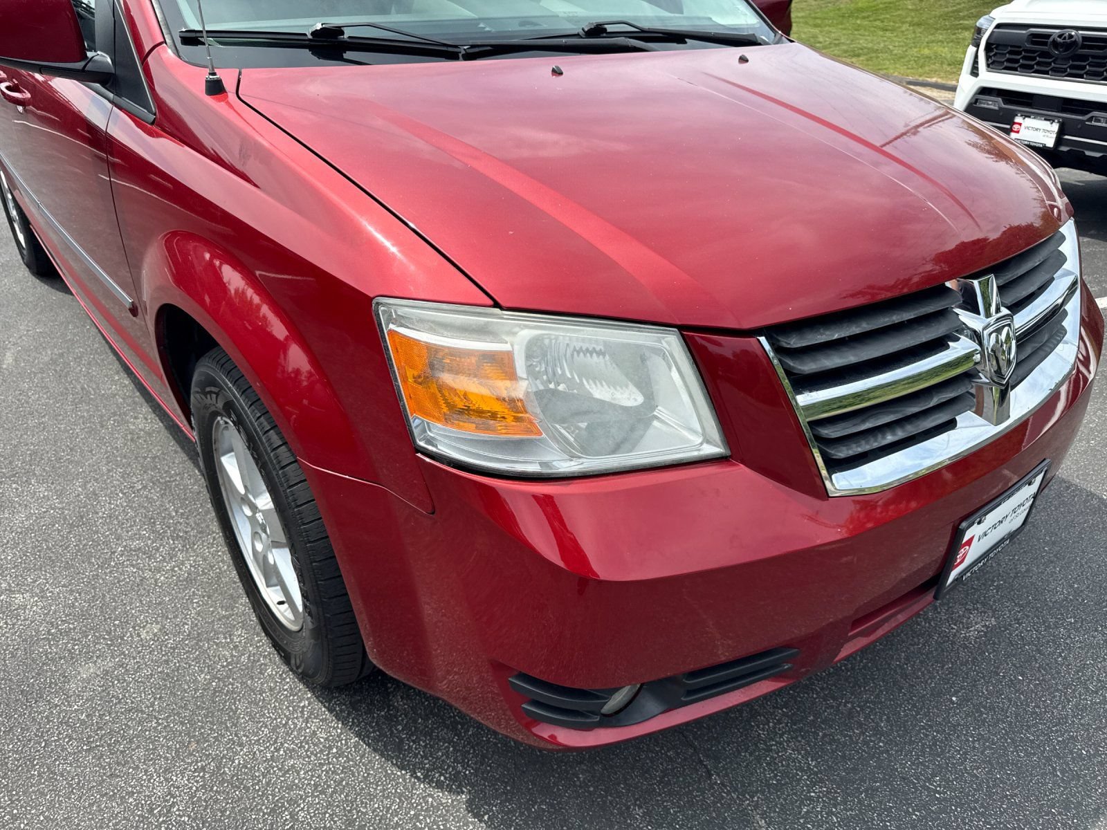Used 2008 Dodge Grand Caravan SXT w/ Entertainment Group 2 FWD image 27
