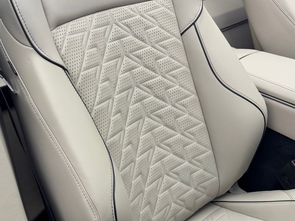 New 2026 Aston Martin Vanquish Convertible image 64