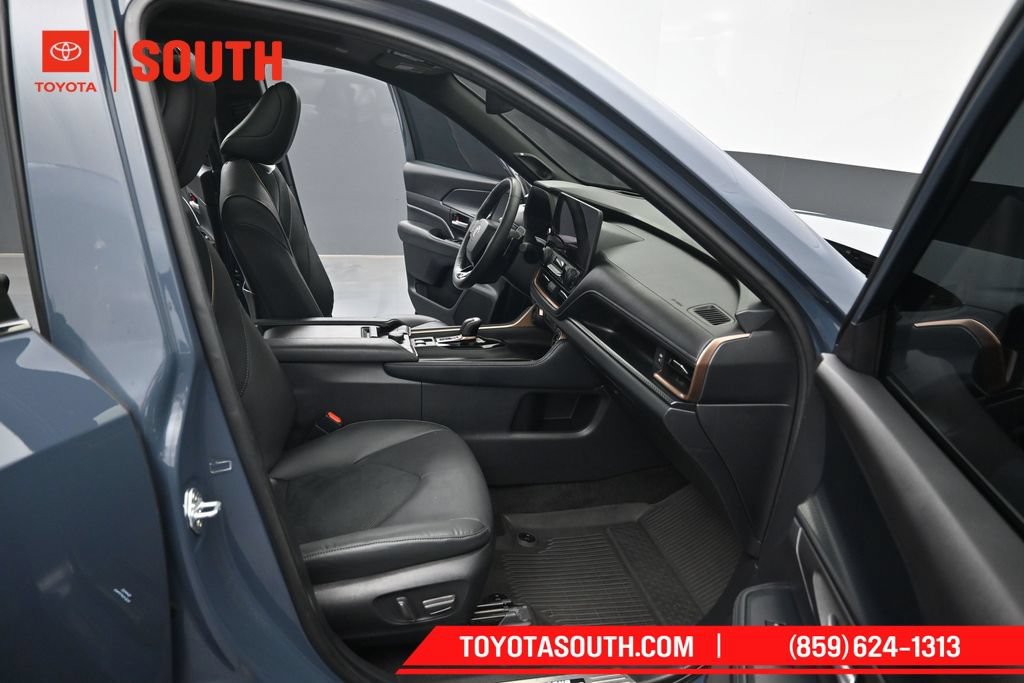 Used 2024 Toyota Grand Highlander AWD Hybrid image 36