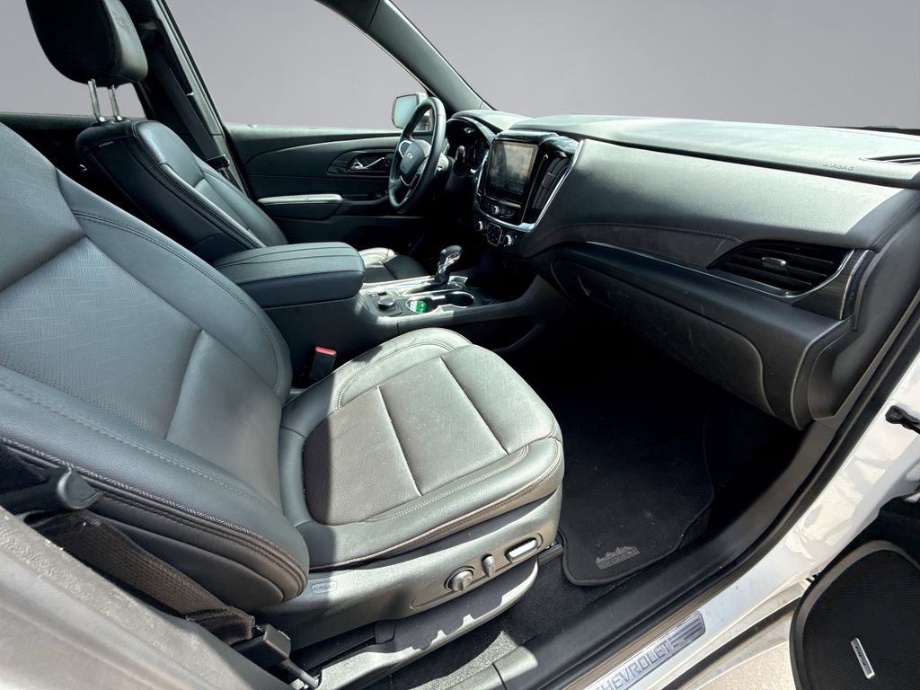 Used 2023 Chevrolet Traverse High Country FWD image 15