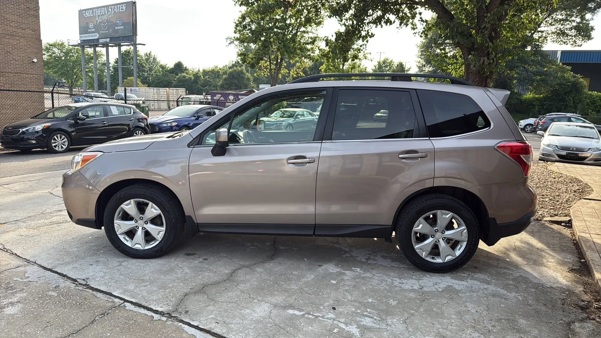 Used 2015 Subaru Forester 2.5i Limited AWD/4WD image 8
