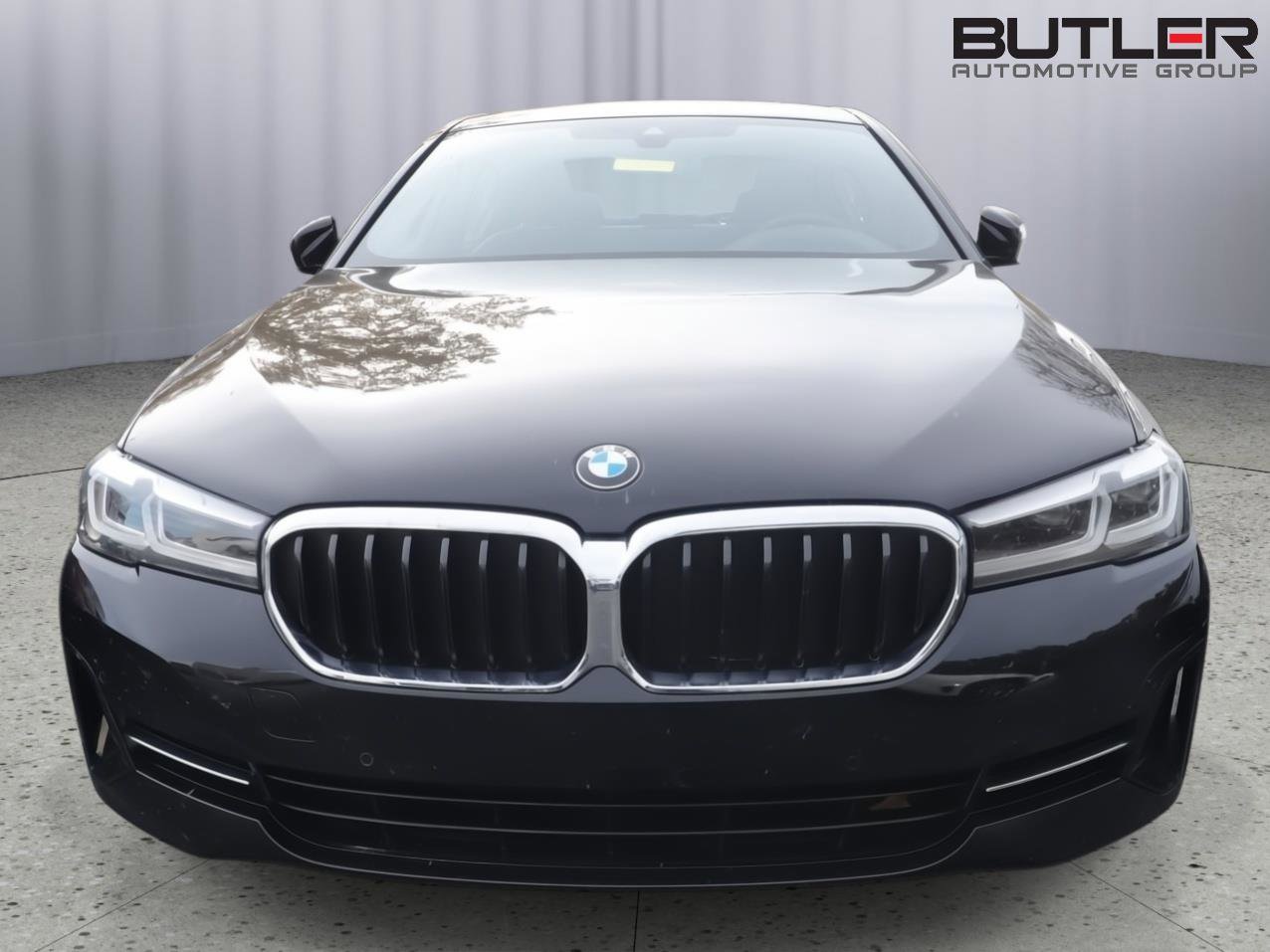 Used 2023 BMW 540i w/ Premium Package image 2