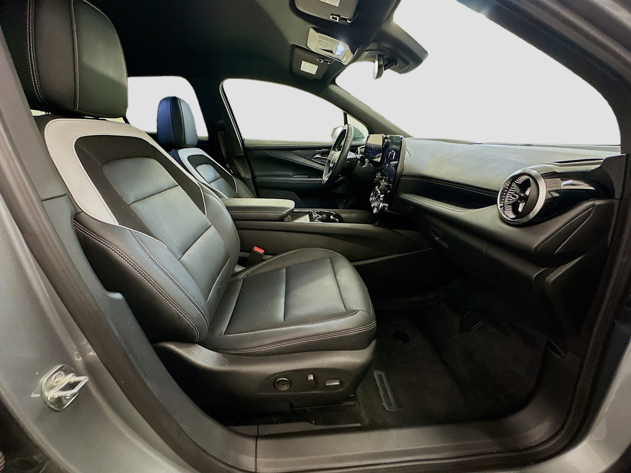 Used 2024 Chevrolet Blazer EV LT image 33