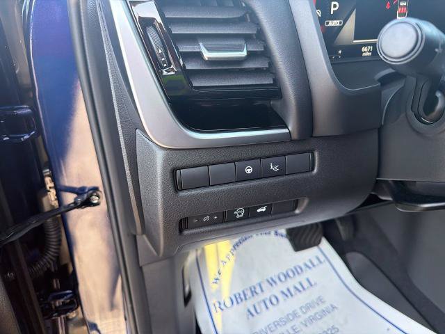 Certified 2025 Nissan Rogue SL w/ SL Premium Package AWD/4WD image 18