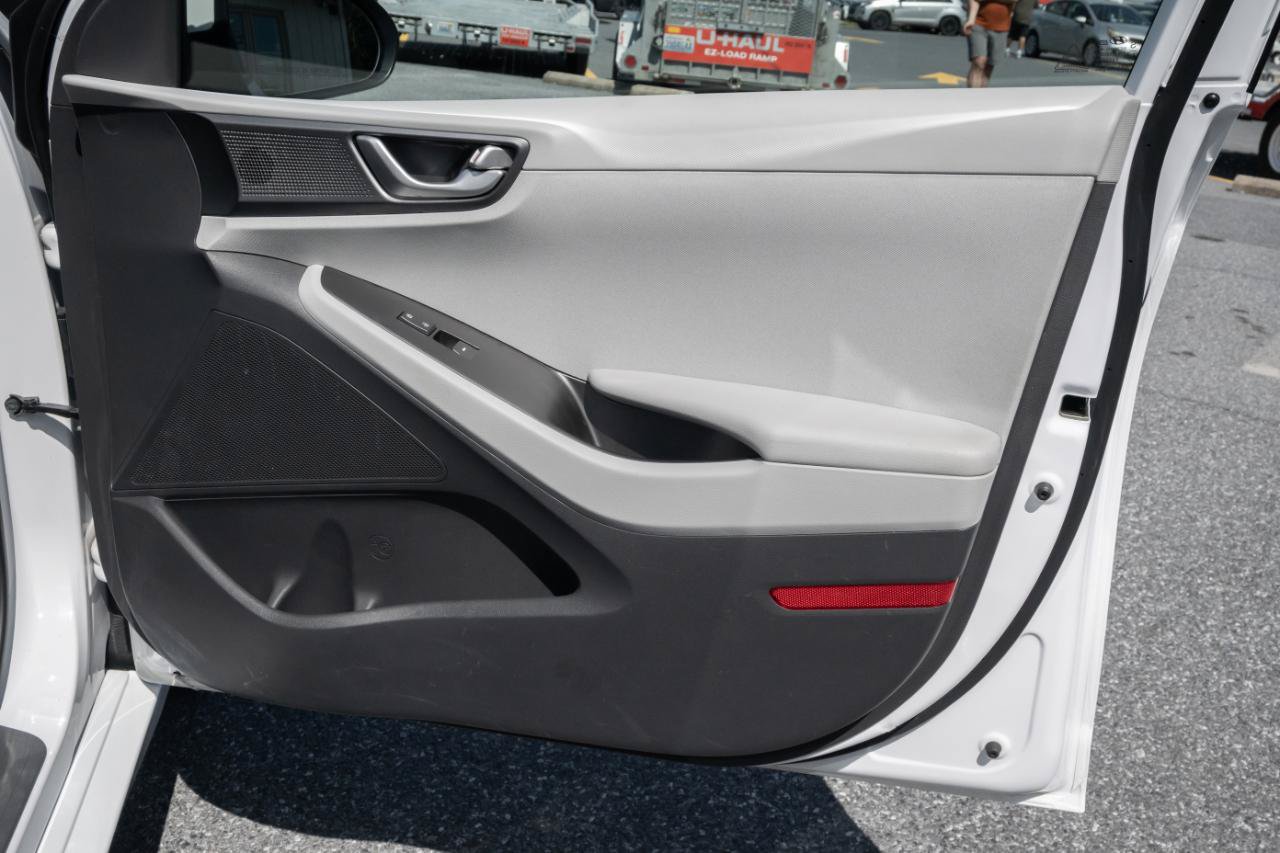 Used 2020 Hyundai Ioniq Blue FWD image 29