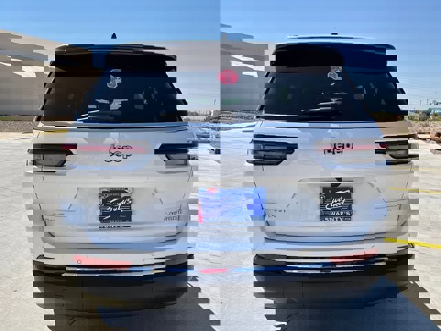 New 2025 Jeep Grand Cherokee L Laredo w/ Luxury Tech Group I image 4