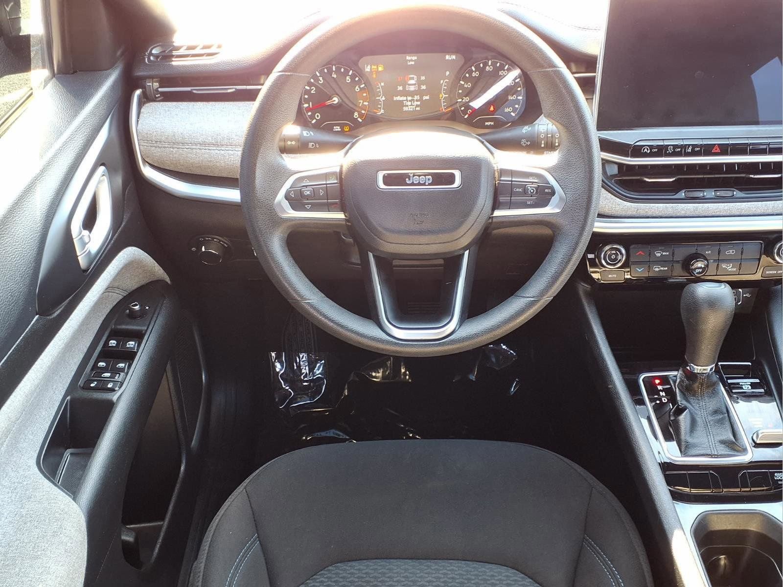 Used 2023 Jeep Compass Sport image 4