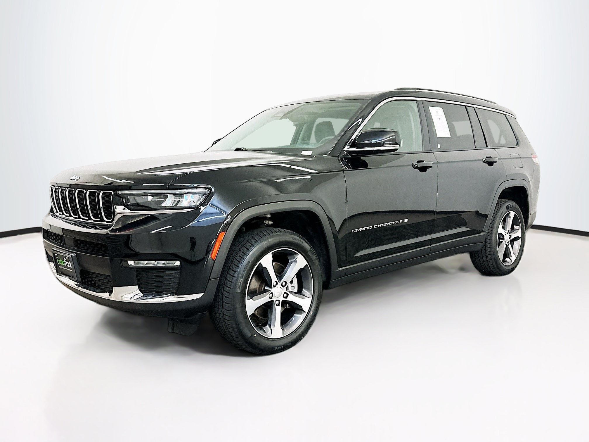 Used 2023 Jeep Grand Cherokee L Limited AWD/4WD image 3