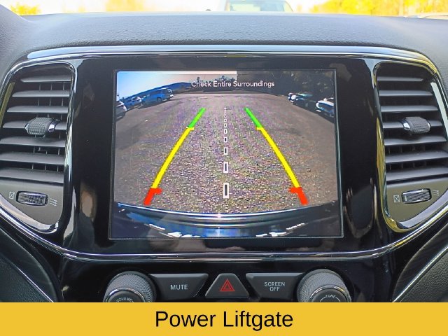 Used 2020 Jeep Grand Cherokee Limited AWD/4WD image 16