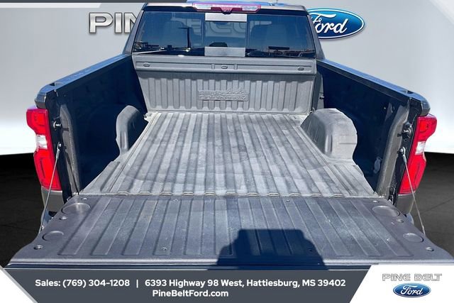 Used 2022 Chevrolet Silverado 1500 High Country w/ Technology Package image 12