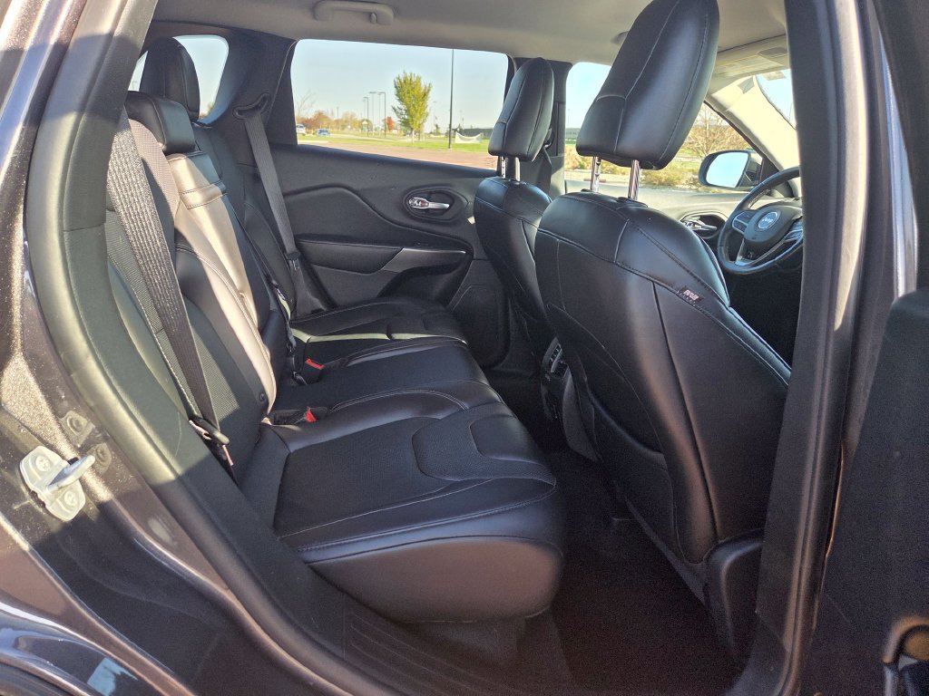 Used 2019 Jeep Cherokee Limited AWD/4WD image 36