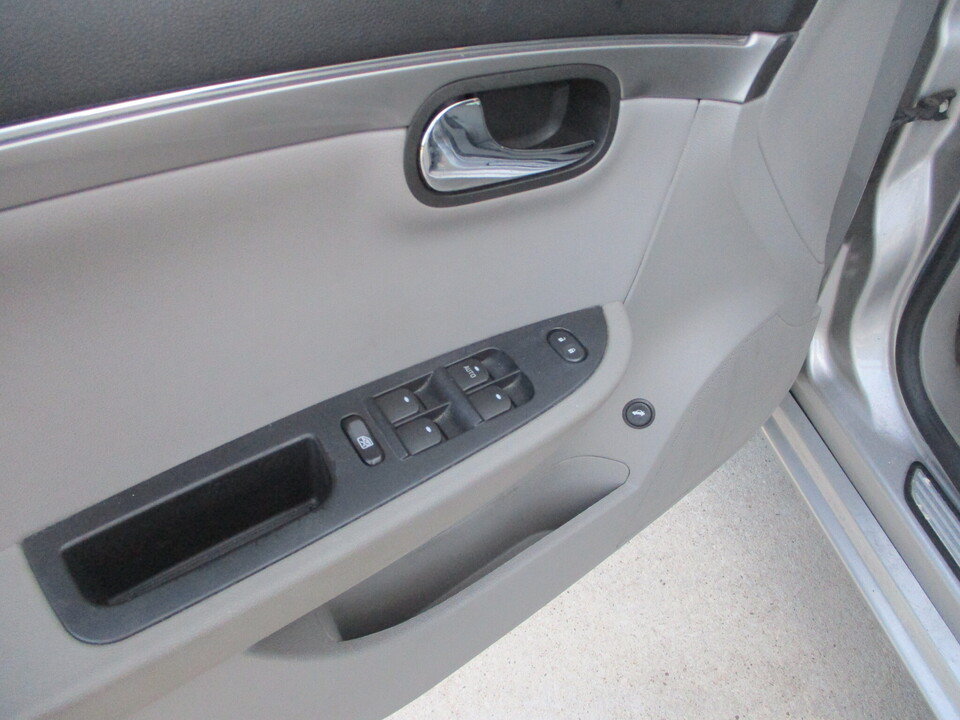 Used 2008 Saturn Aura XE FWD image 24